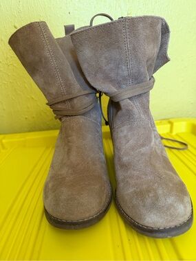 Tom’s Women's Suede Ankle Boots in Taupe - Casual Pull-On Style